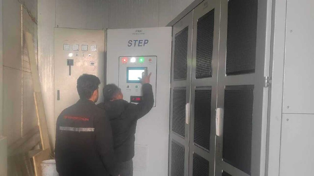 三相異步電動(dòng)機(jī)與變頻驅(qū)動(dòng)配合工作的流程圖